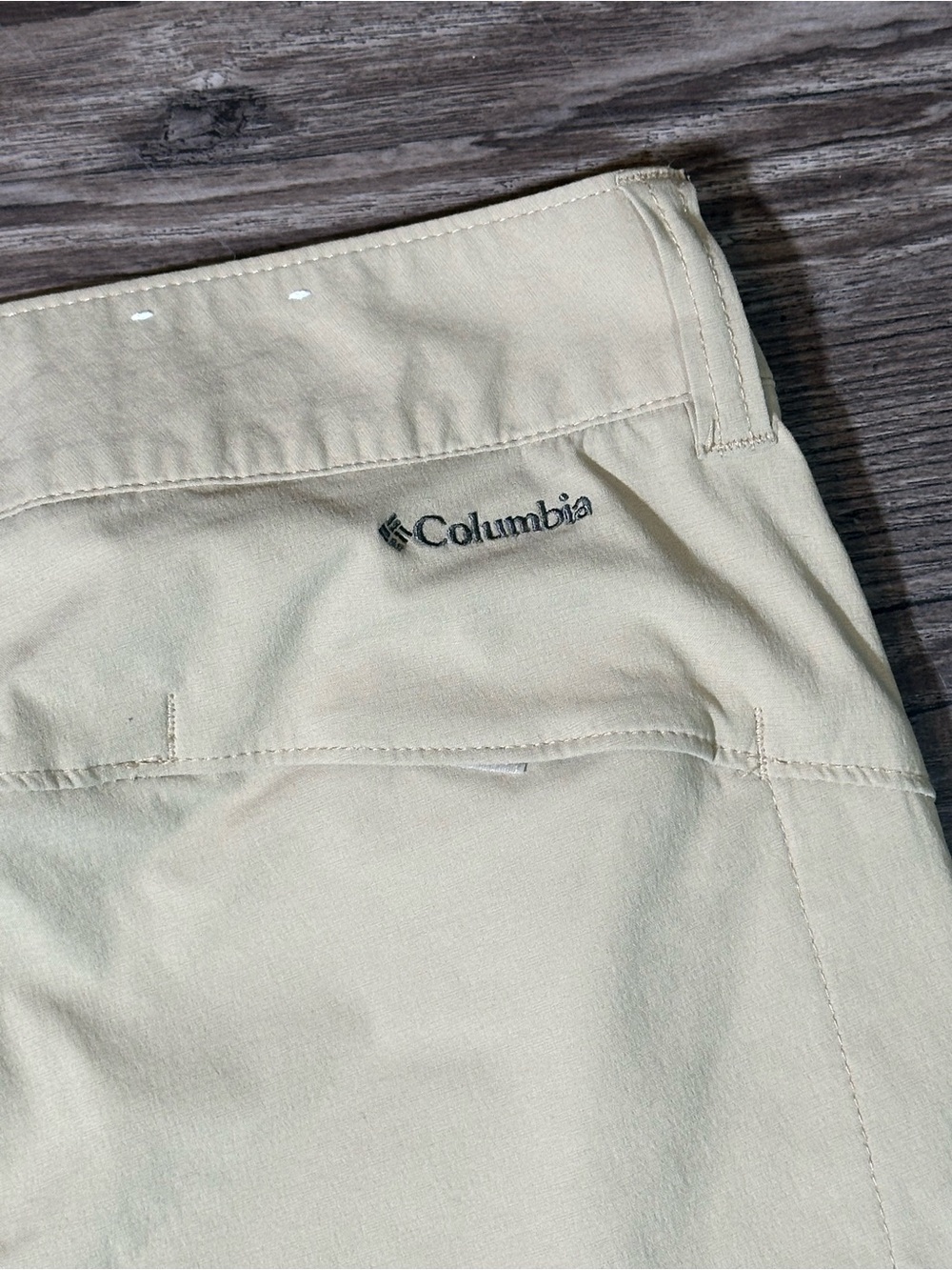 COLUMBIA Tan OMNI-SHIELD Saturday Trail Convertible Zip Off Pants 4 Short - Picture 12 of 15